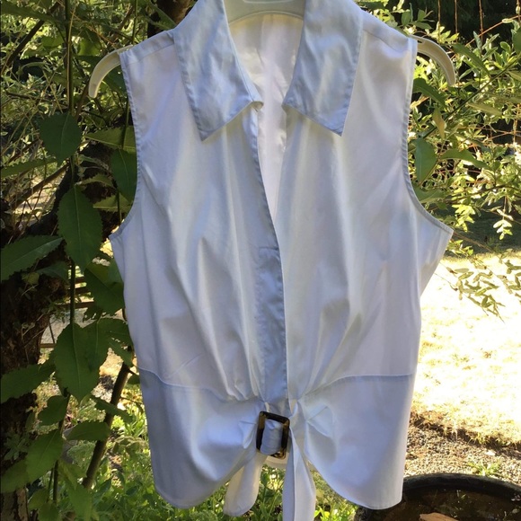 Saks Fifth Avenue sleeveless blouse with tie - Picture 1 of 3